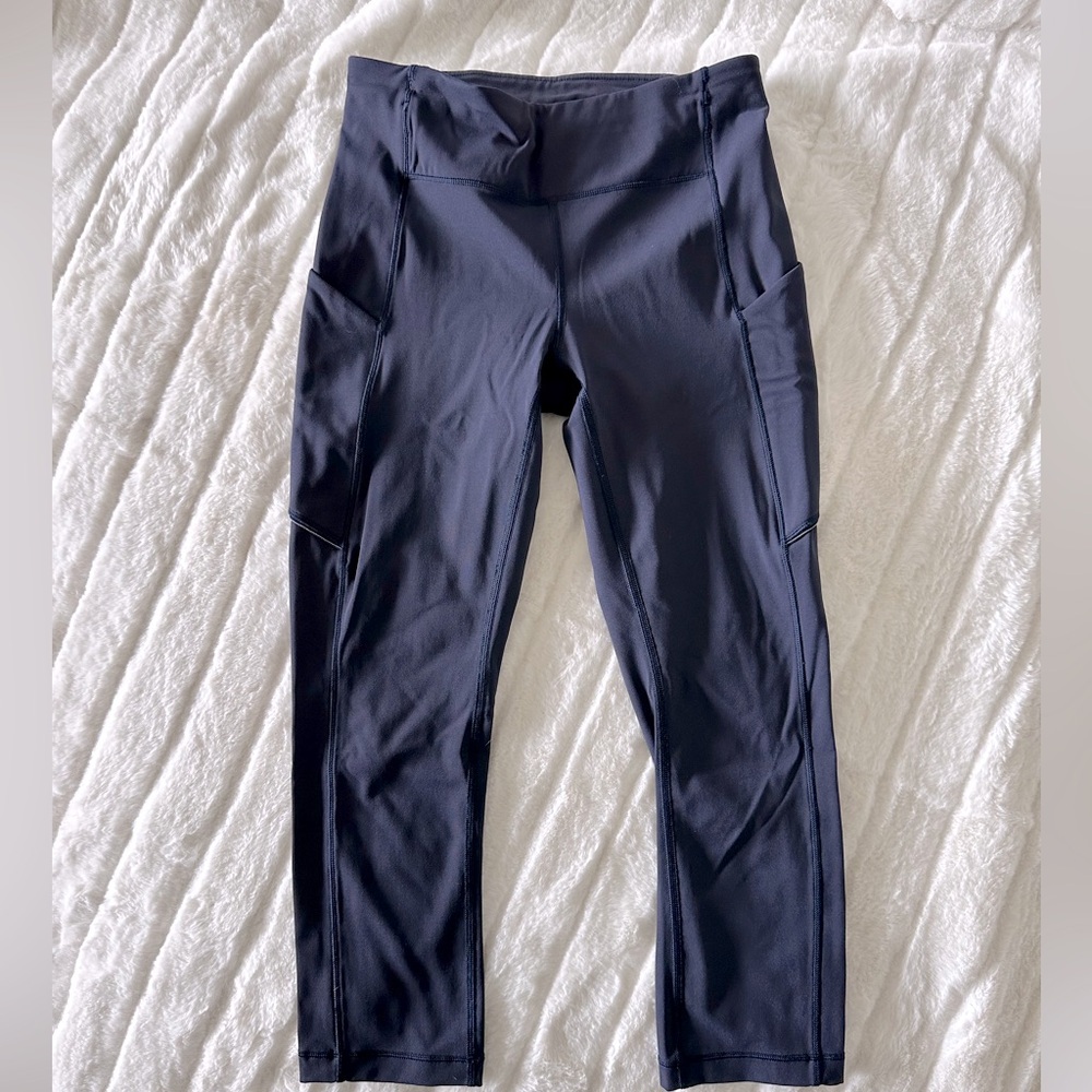 Lululemon Speed Up Crop in Navy, size 4